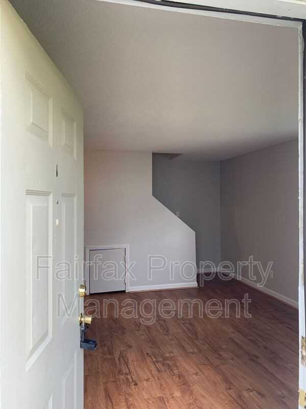 1427 Cherrycrest Dr - Photo 2 of 32