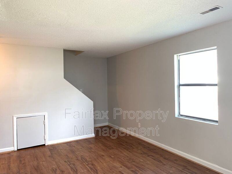 1427 Cherrycrest Dr - Photo 3 of 32