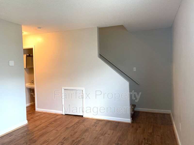 1427 Cherrycrest Dr - Photo 4 of 32