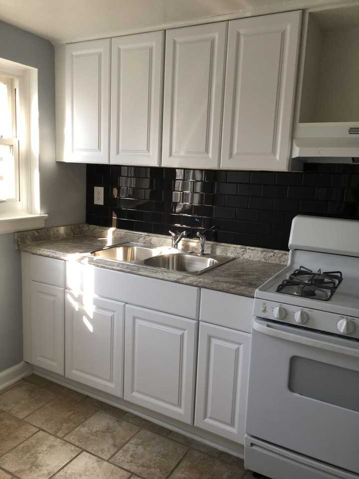 Elizabeth Heights - Photo 3 of 8