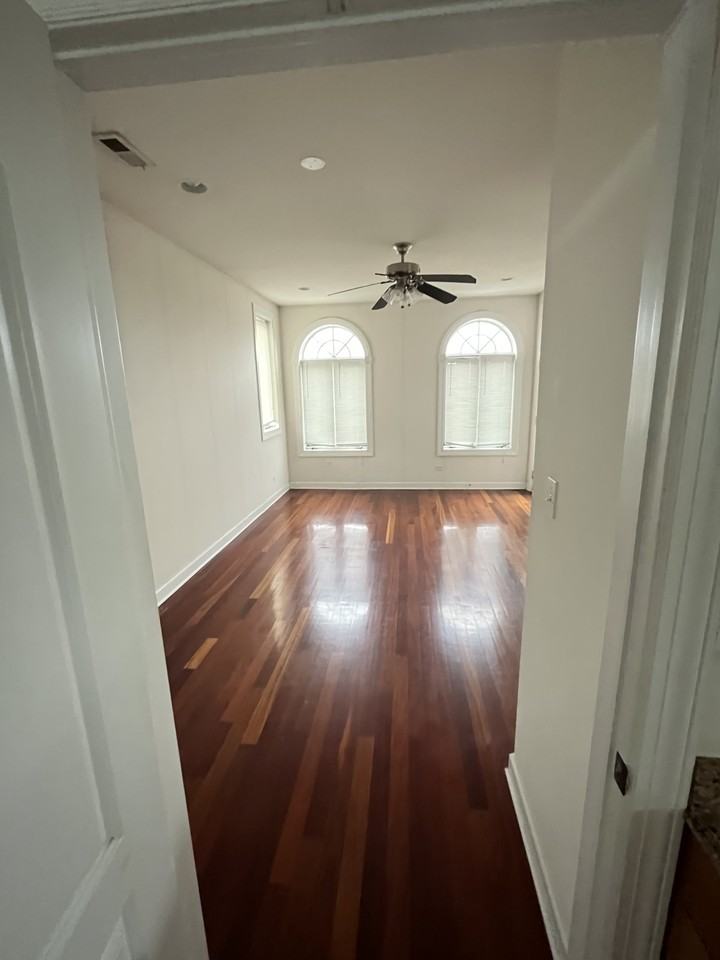 4043 S Drexel Blvd #304 - Photo 2 of 10