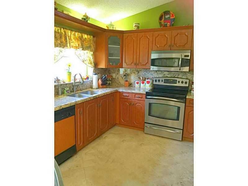 9285 NW 44th Ct - Photo 3 of 5