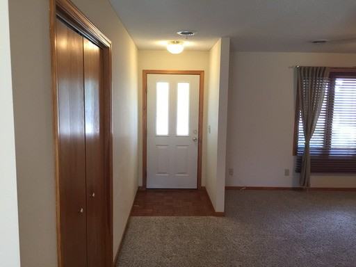 433 Clydesdale Dr - Photo 2 of 21