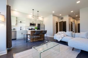 featured image of 2021 W 41st St