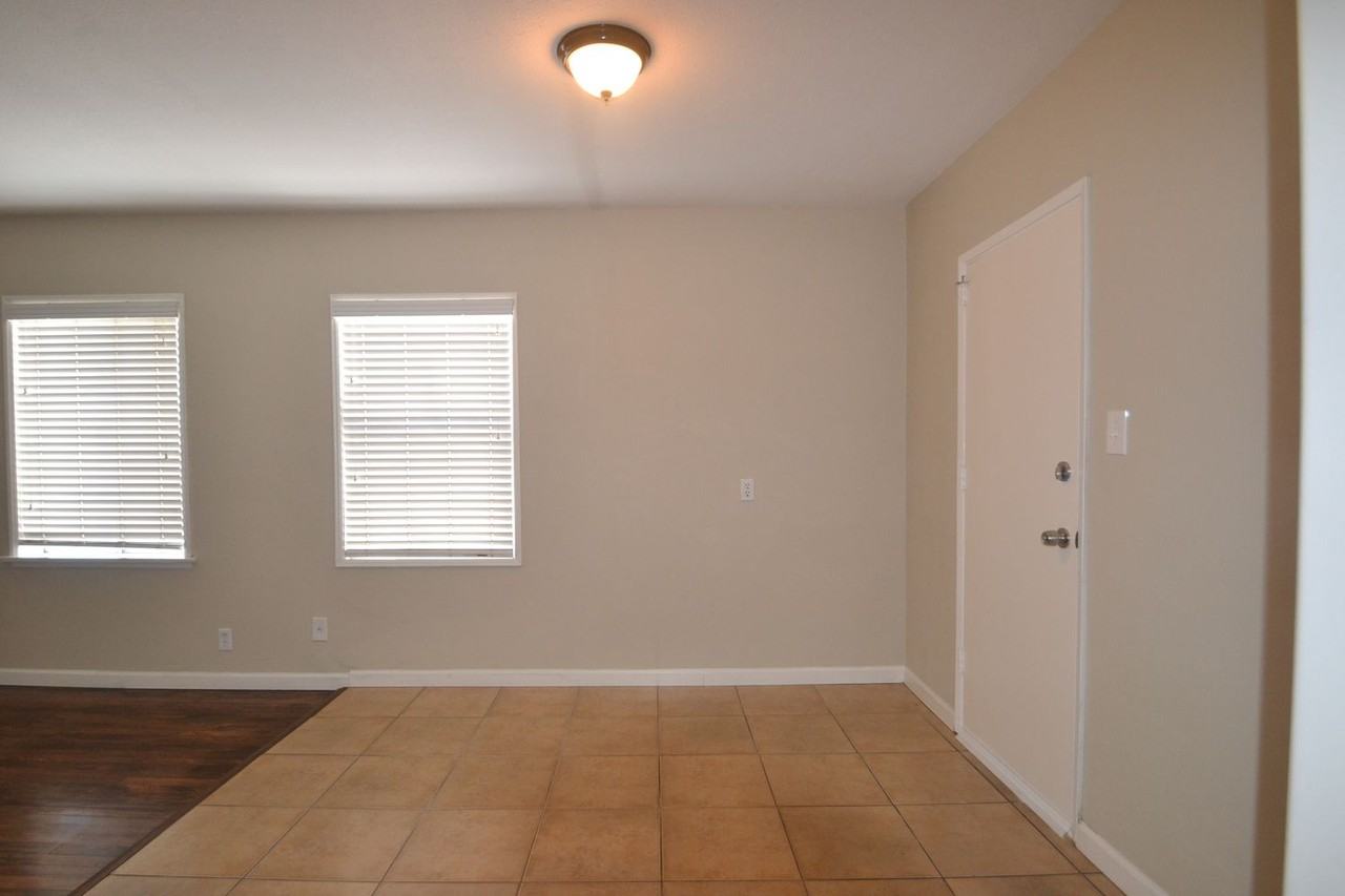 7738 Elmer Ave - Photo 3 of 14