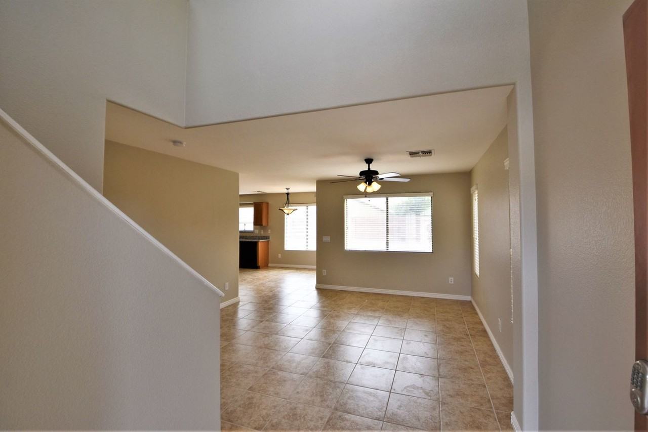 12533 W Reade Ave - Photo 2 of 15