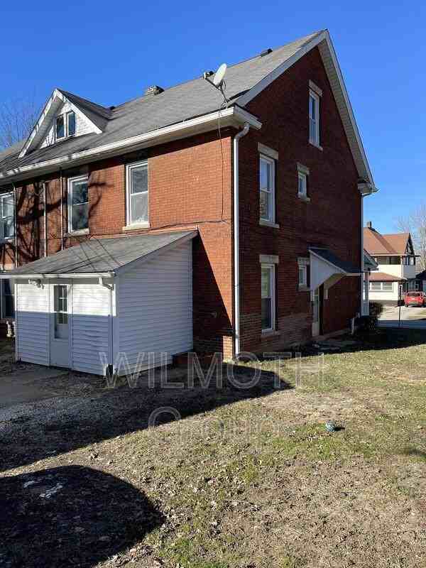 803 E Main St - Photo 3 of 14