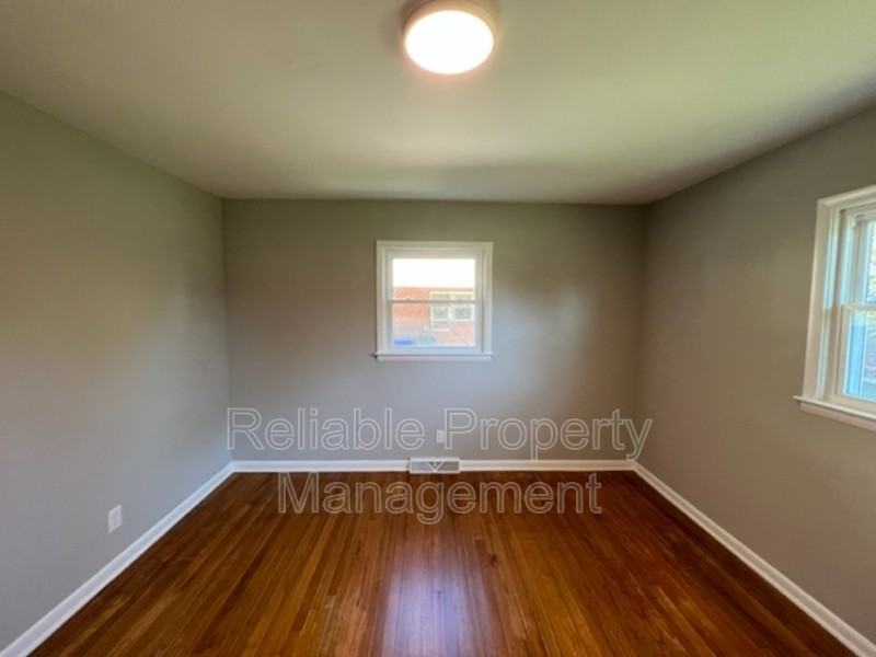 303 Catherine St - Photo 4 of 22