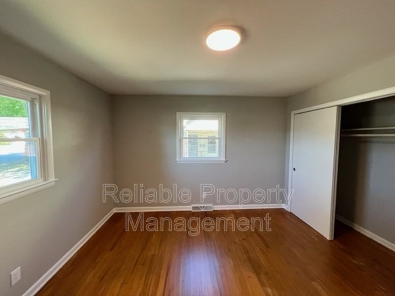303 Catherine St - Photo 5 of 22