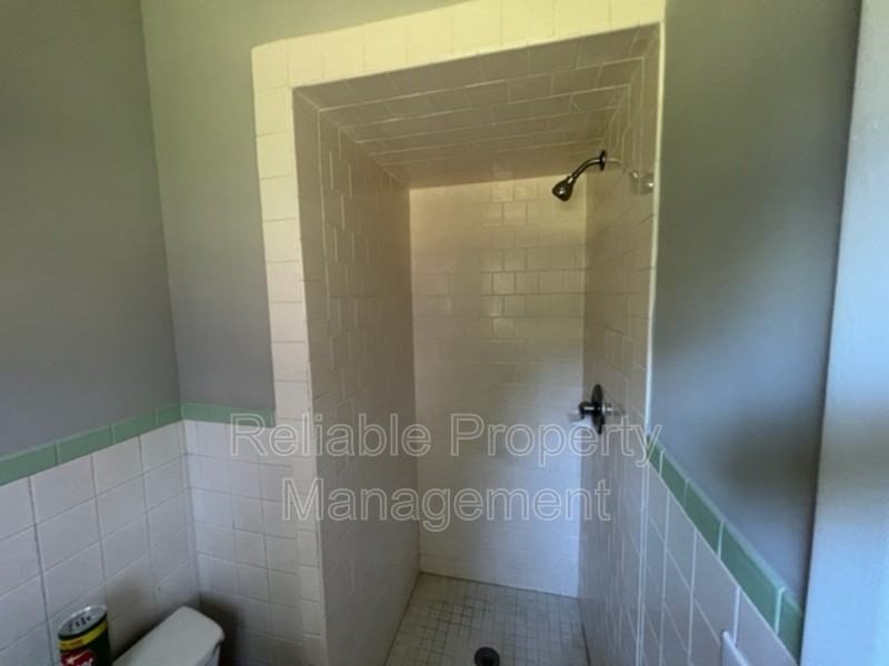 303 Catherine St - Photo 6 of 22