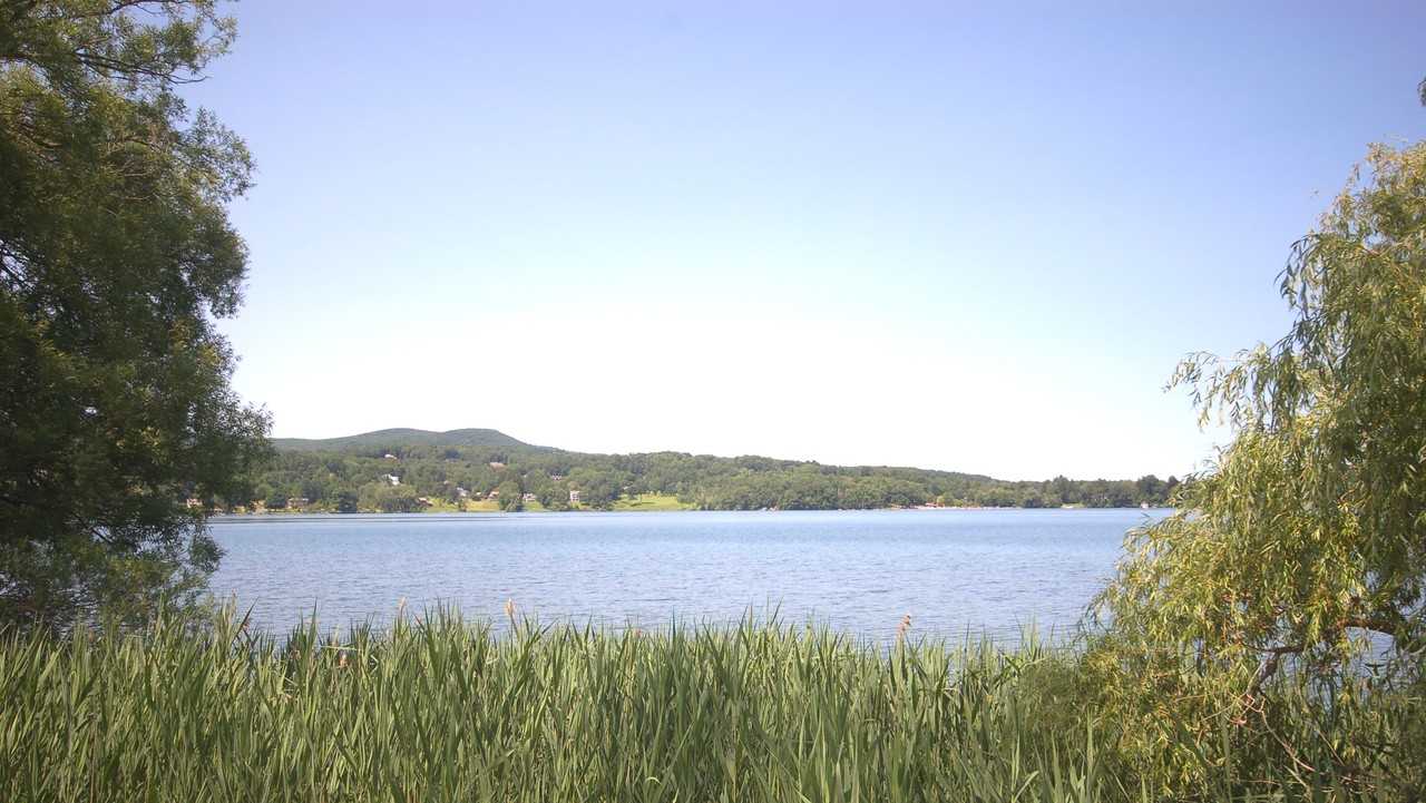 105 Interlaken Rd - Photo 3 of 16