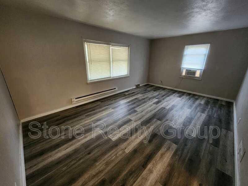 1793 N Main St - Photo 2 of 5