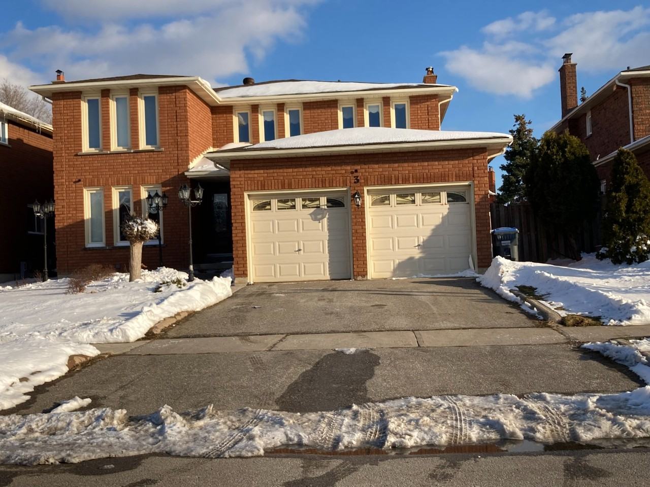 3 Mossbank Drive, Brampton, ON L6W 3Z4 3 Bedroom House for 3,200/month