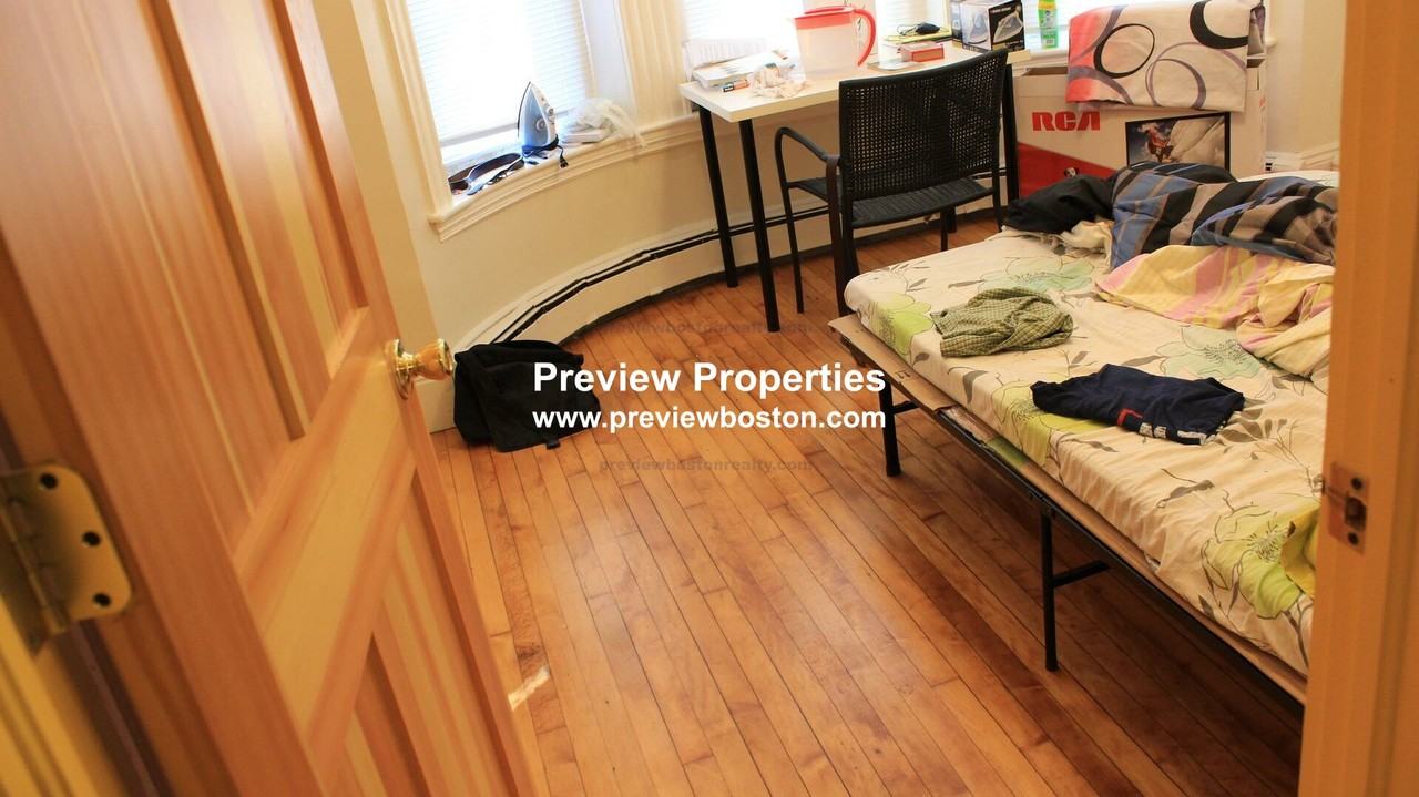 Cedar St #3P - Photo 2 of 8