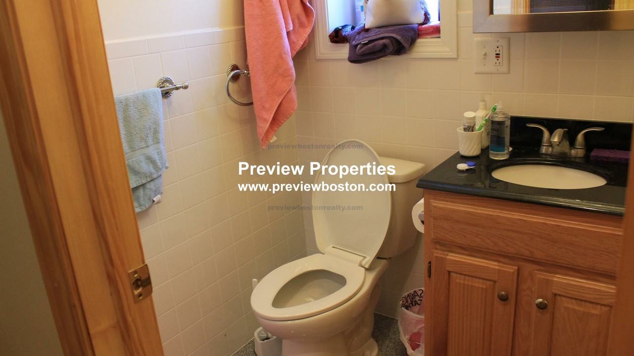 Cedar St #3P - Photo 3 of 8