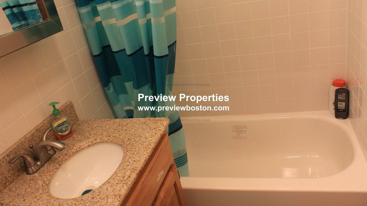 Cedar St #3P - Photo 4 of 8