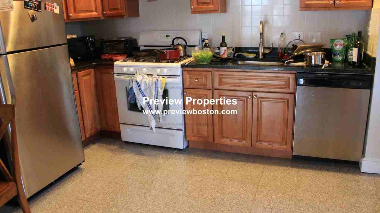 Cedar St #3P - Photo 6 of 8