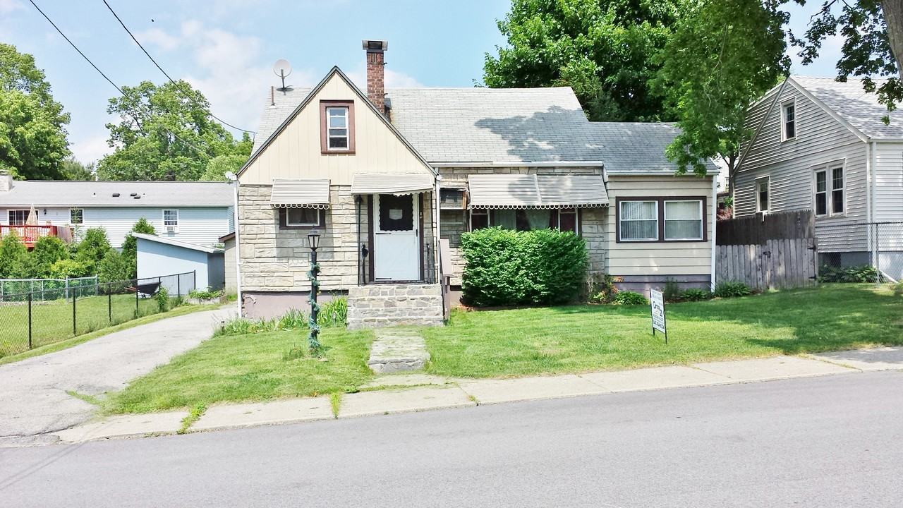 29 Barrett Pl - Photo 2 of 23