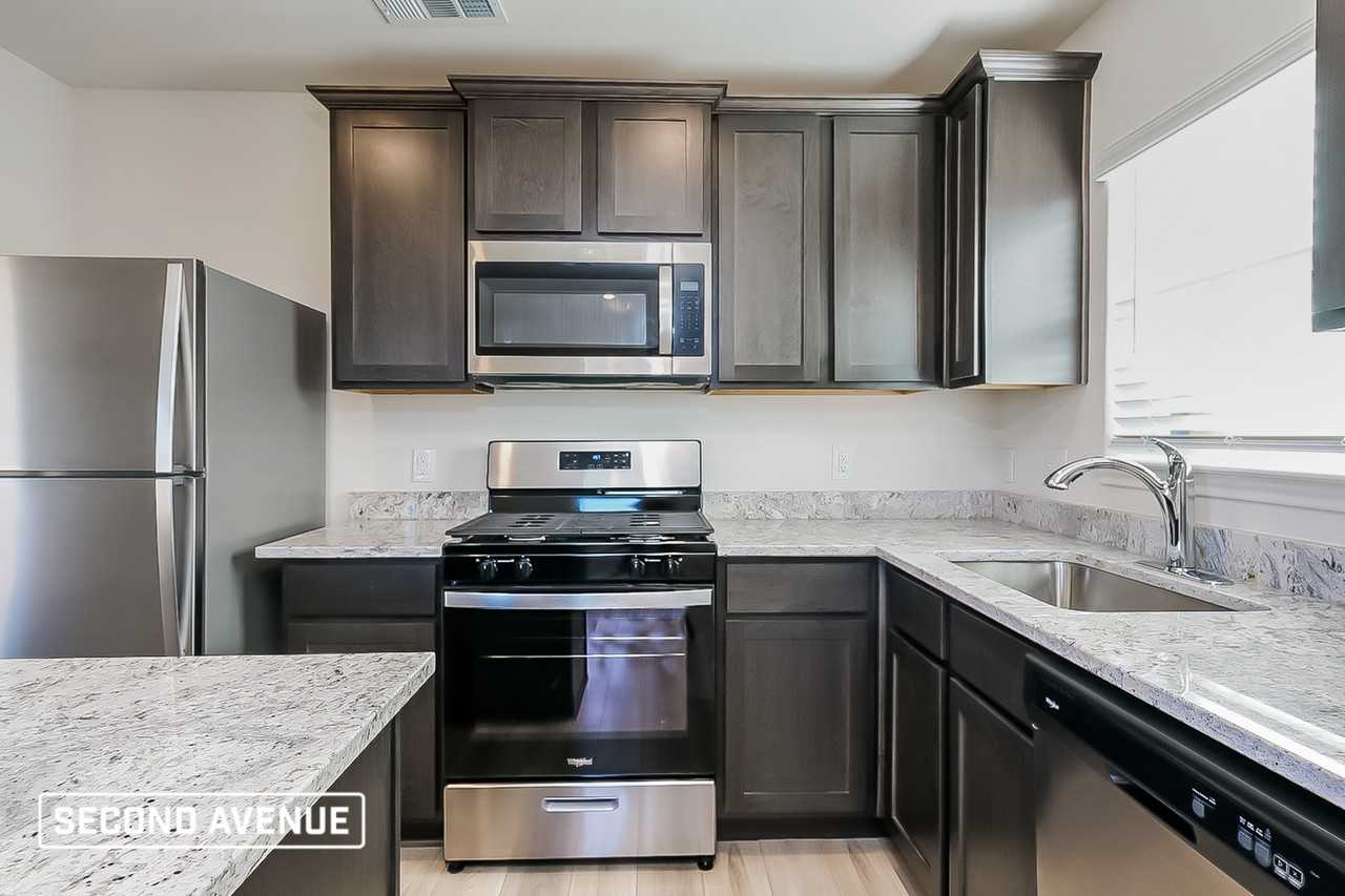 520 Bennie Leonard St - Photo 2 of 25