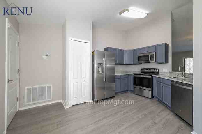 8187 Woodvine Cir - Photo 2 of 18