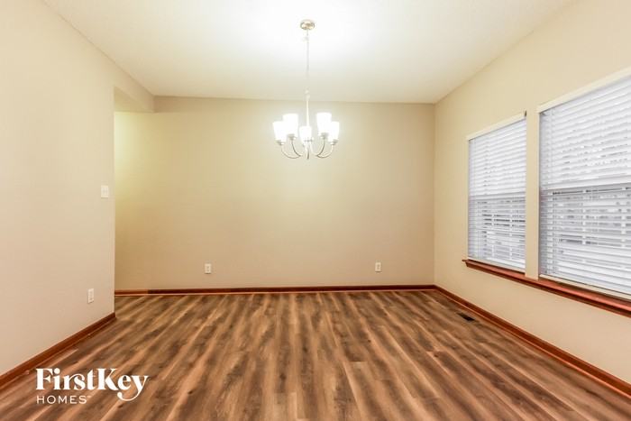 9 Lowell Ct - Photo 3 of 15