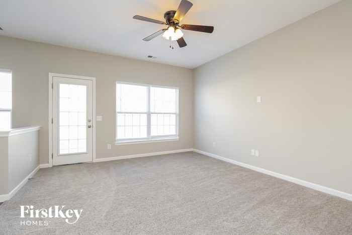 5448 Daniel Ray Dr - Photo 2 of 17