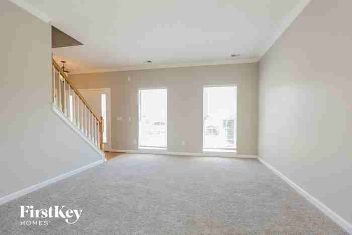 5448 Daniel Ray Dr - Photo 3 of 17