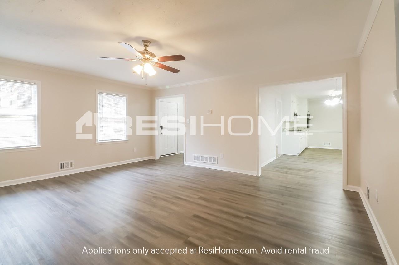 1512 Hillside Dr Se - Photo 3 of 24