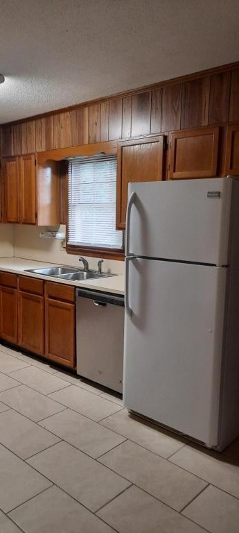 739 York Ave S - Photo 6 of 17