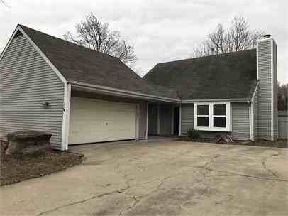 236 Deerfield Ln - Photo 2 of 13