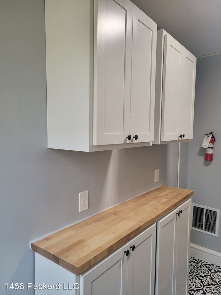 1458 Northampton Street - Photo 2 of 8
