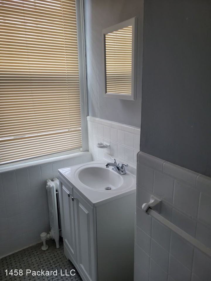 1458 Northampton Street - Photo 3 of 8
