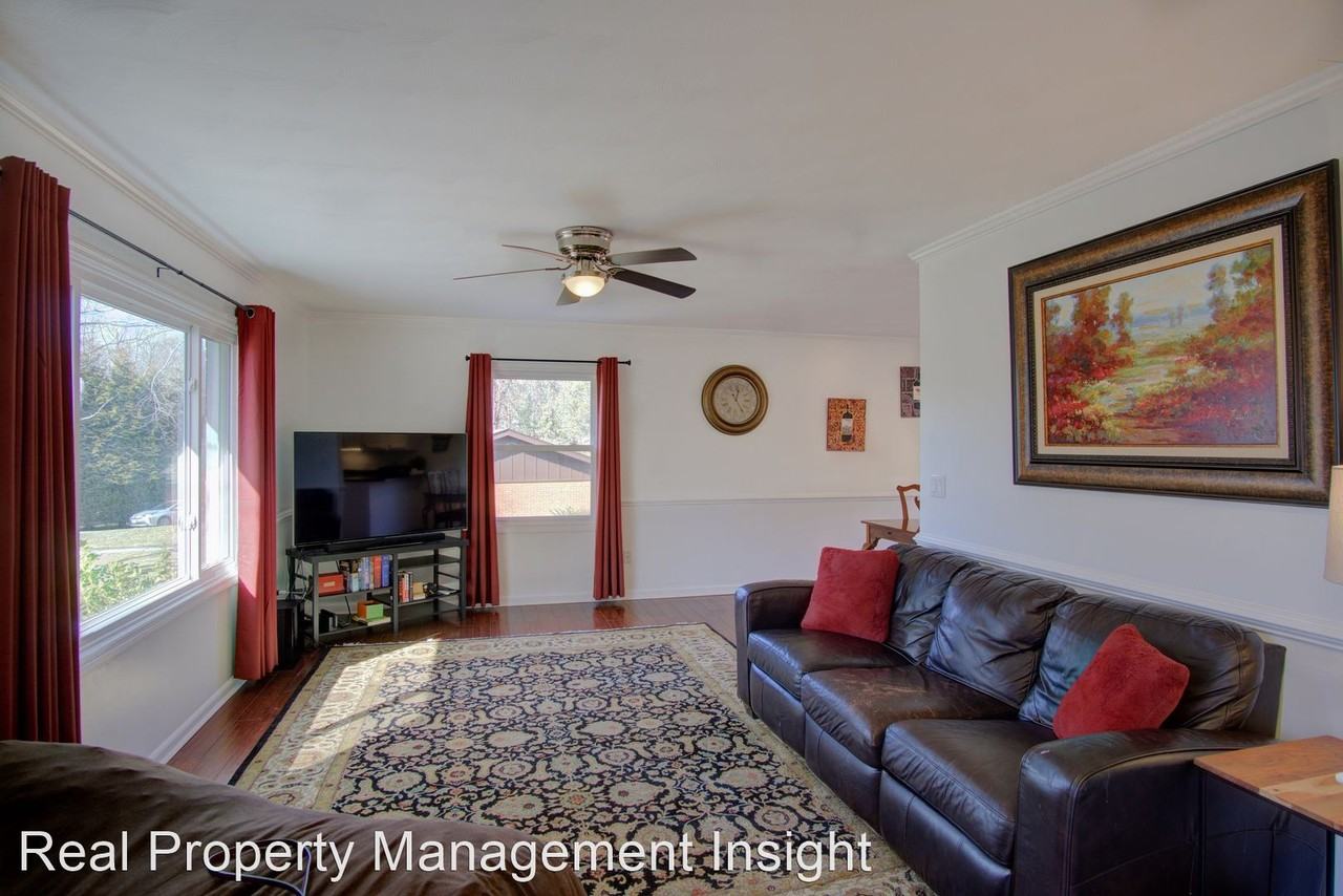 509 Cranwell Cir - Photo 2 of 19