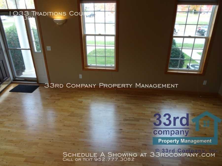 1033 Traditions Ct - Photo 2 of 9