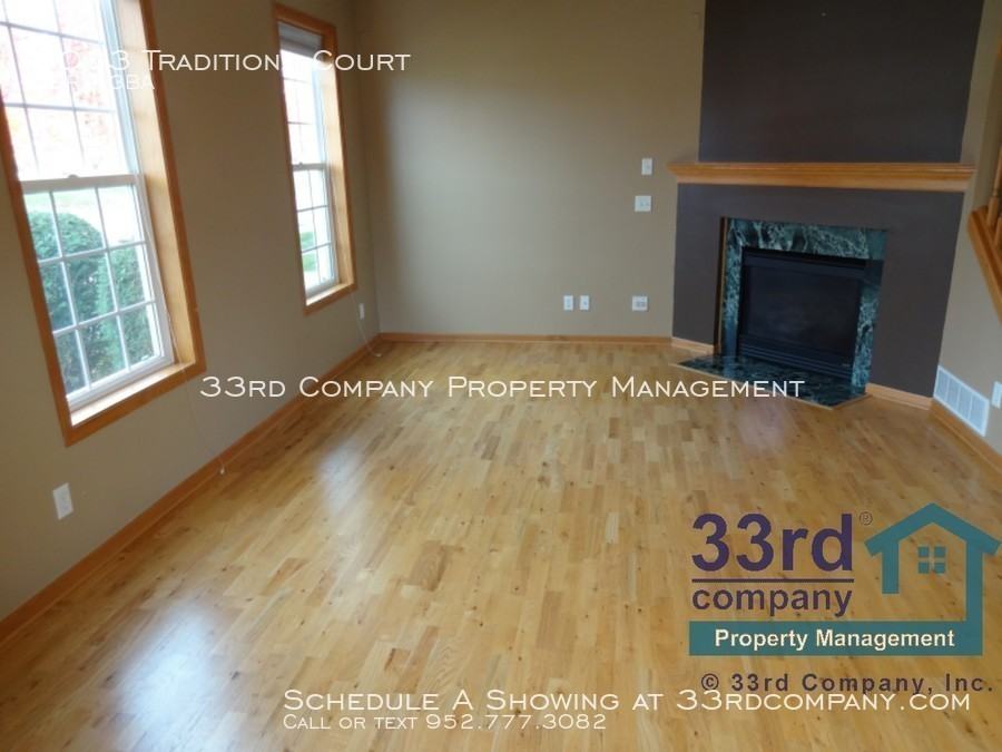 1033 Traditions Ct - Photo 3 of 9