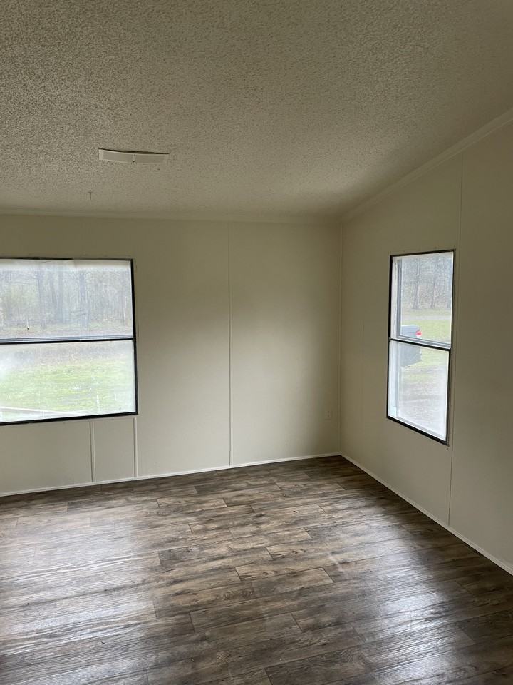 1448 E Poplar St - Photo 3 of 9