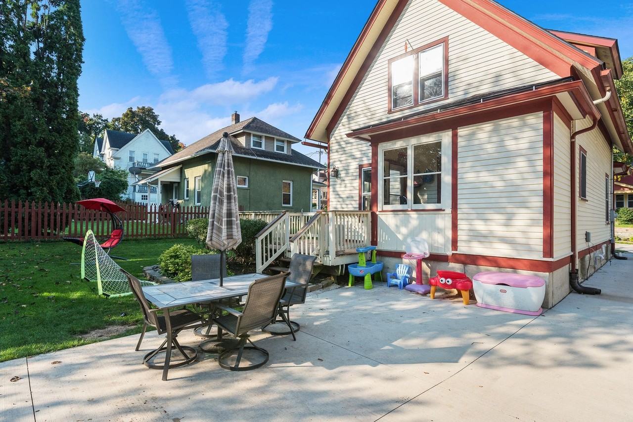 129 N 10th Ave - Photo 2 of 18