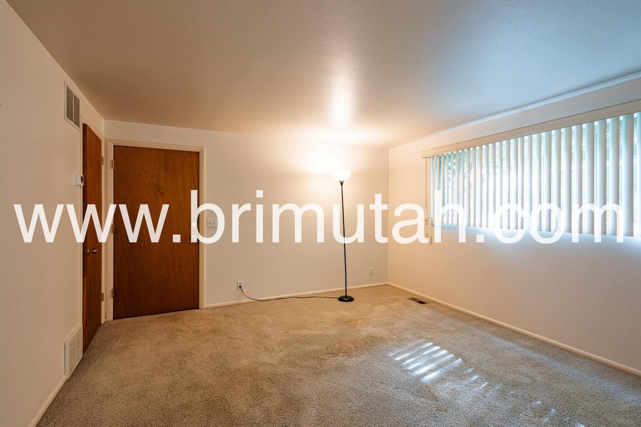 952 E Princeton Ave #D - Photo 3 of 16