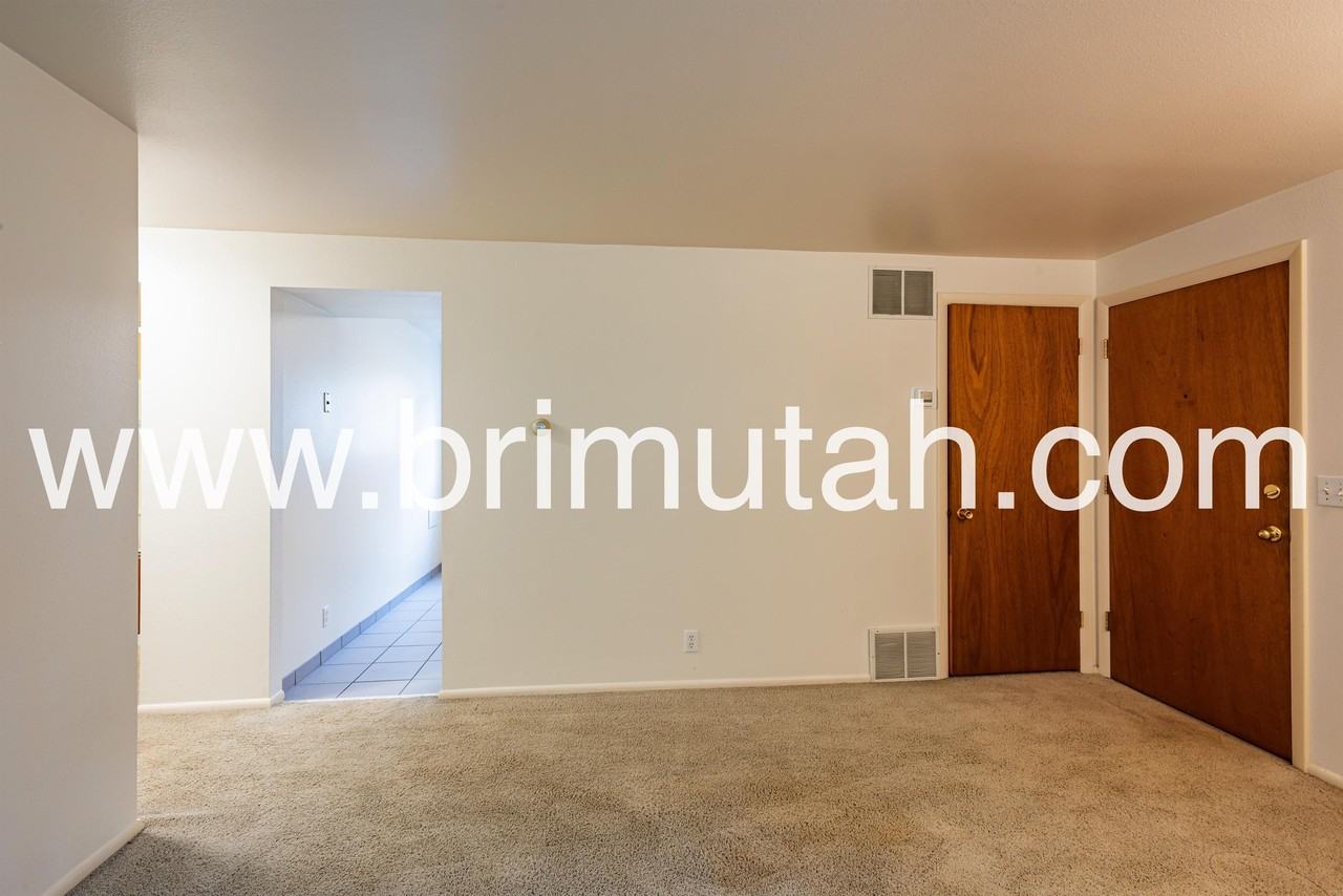 952 E Princeton Ave #D - Photo 4 of 16
