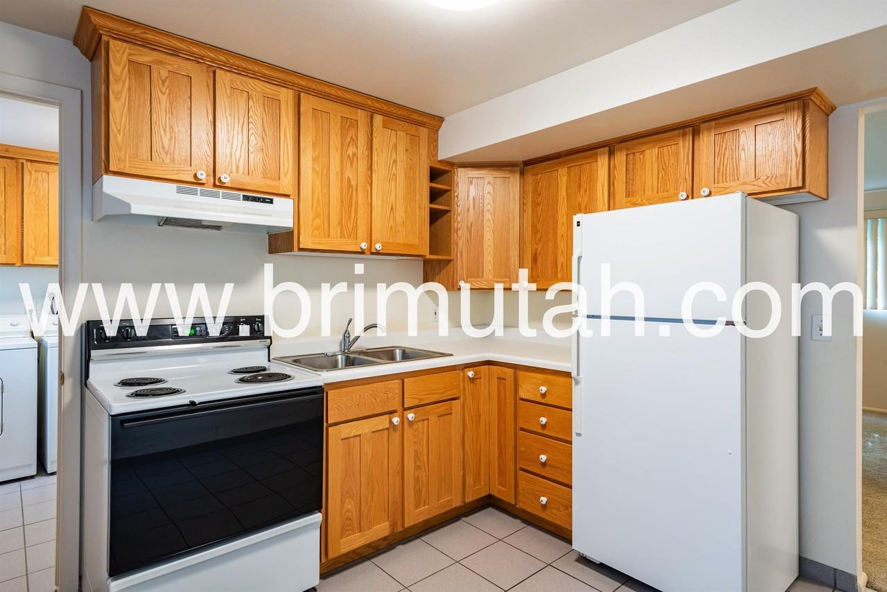 952 E Princeton Ave #D - Photo 5 of 16