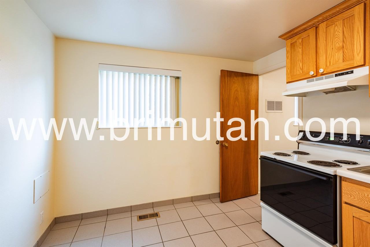 952 E Princeton Ave #D - Photo 6 of 16