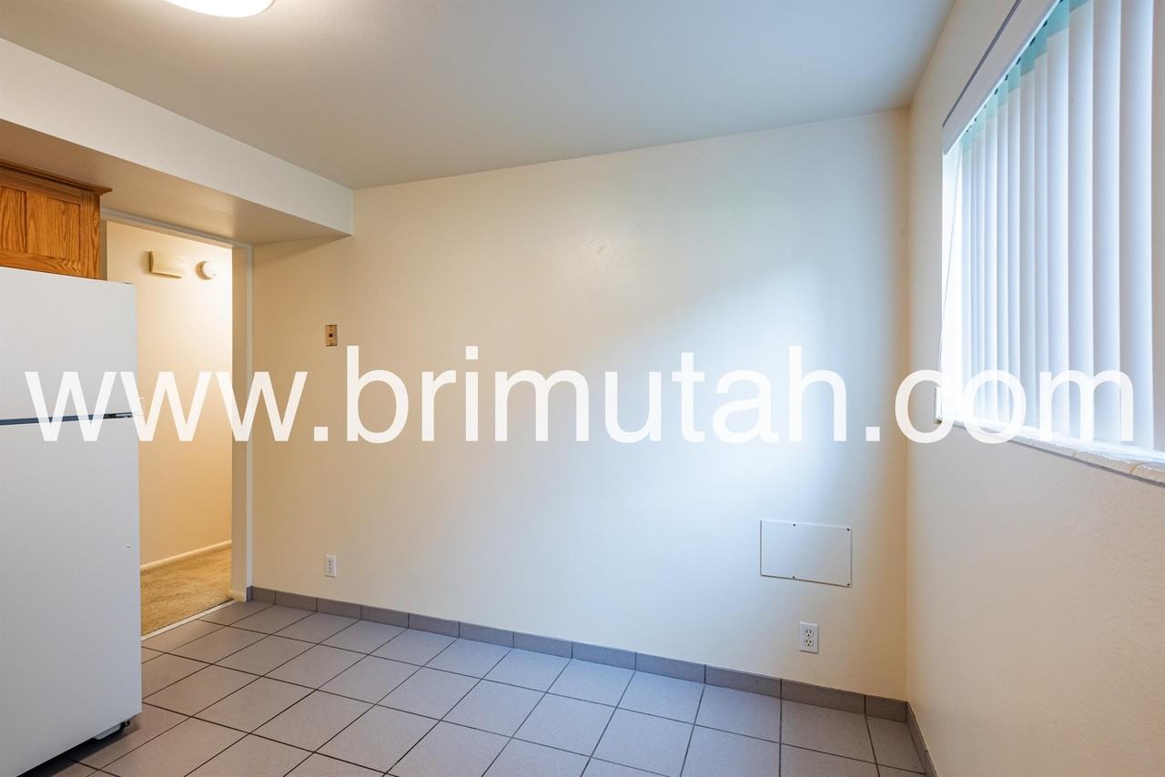 952 E Princeton Ave #D - Photo 7 of 16