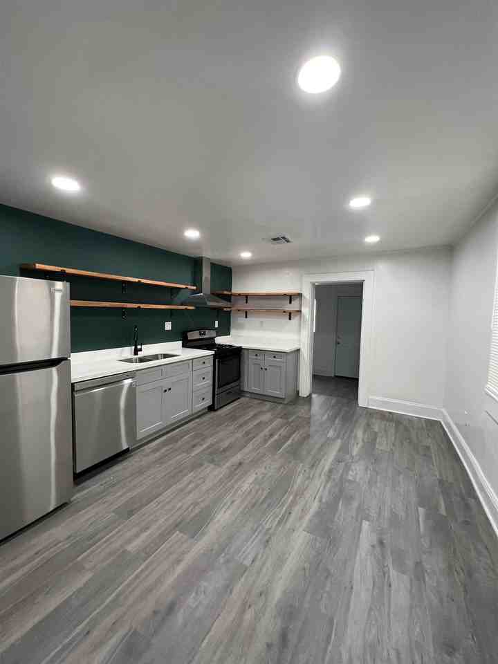 1021 Teche Street - 11021 - 1023 #1 - Photo 3 of 10