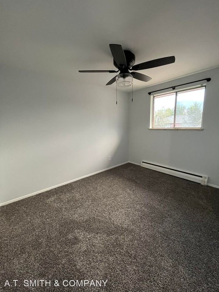 5437 Dover Street - Photo 3 of 8