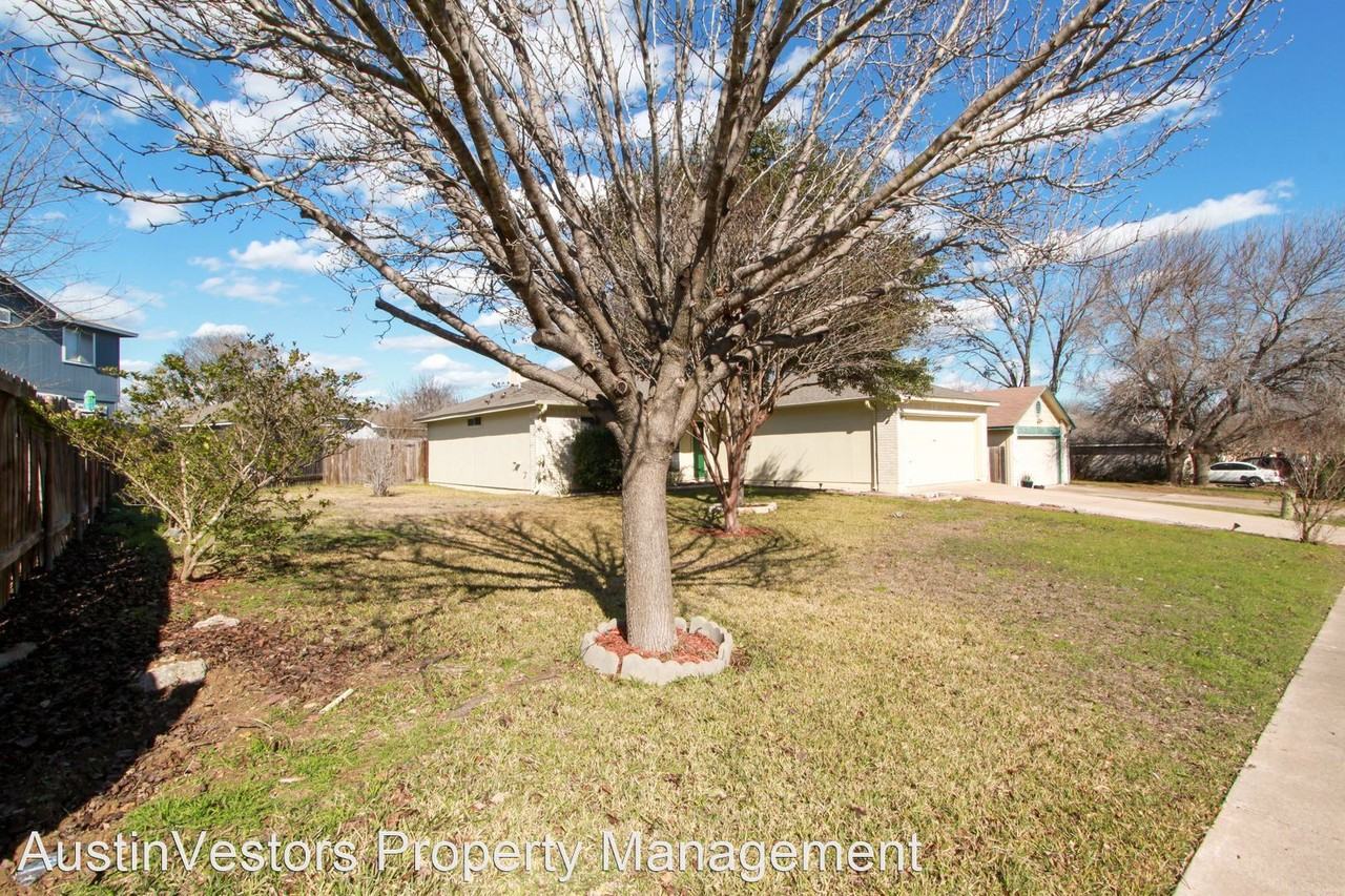 1702 Laurel Path - Photo 3 of 26