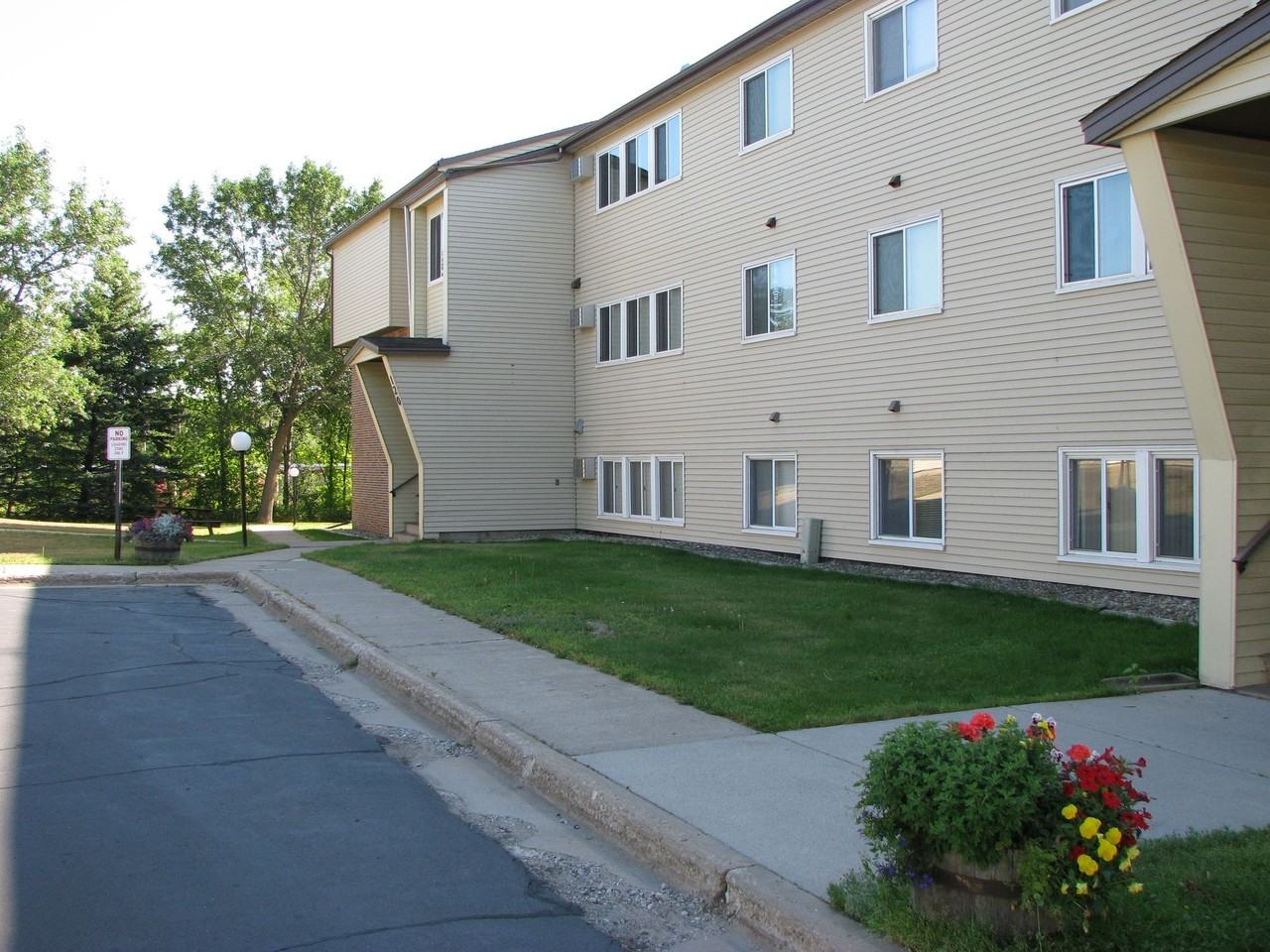 Eastview Apartments - Photo 3 of 17