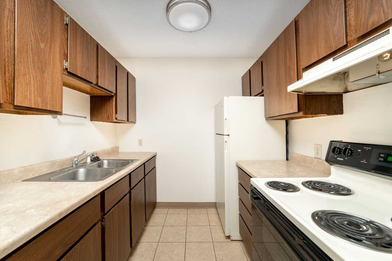 Julia Manor Apartments - Photo 2 of 18