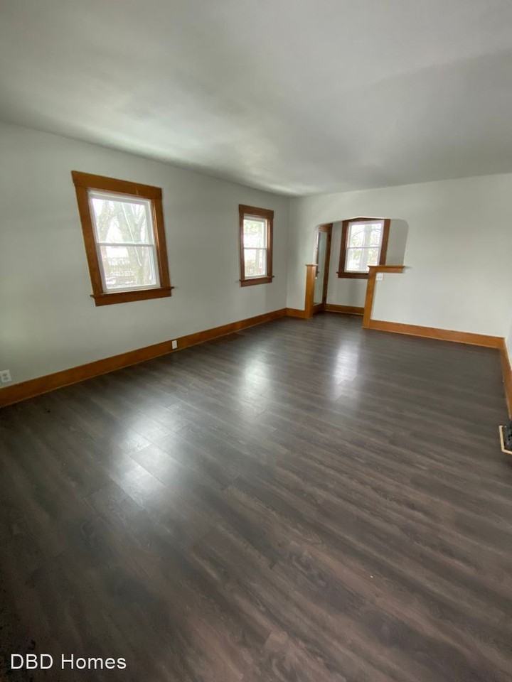 2328 N Anthony Blvd - Photo 2 of 10