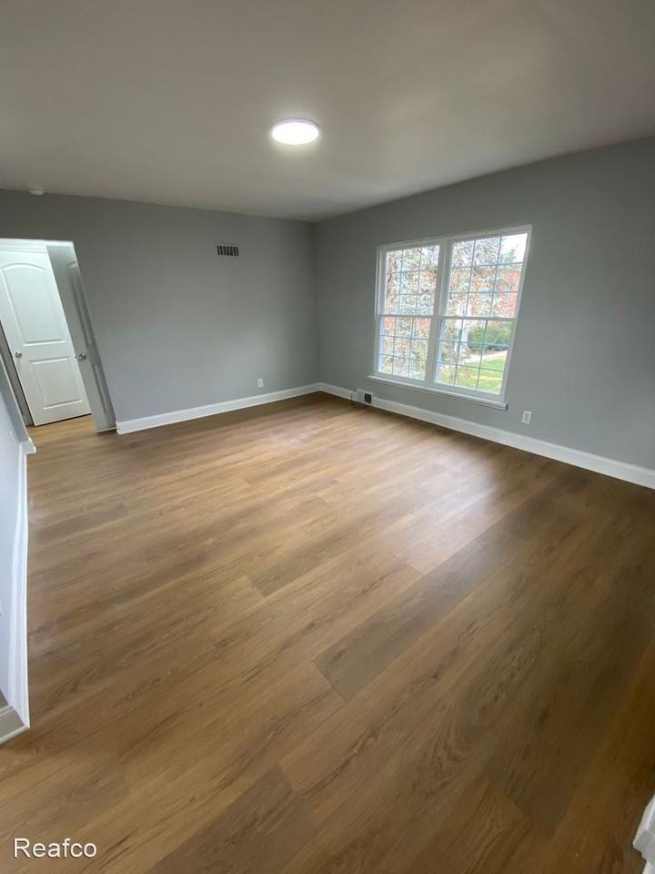 1505-1515 Franklin Park S - Photo 3 of 10