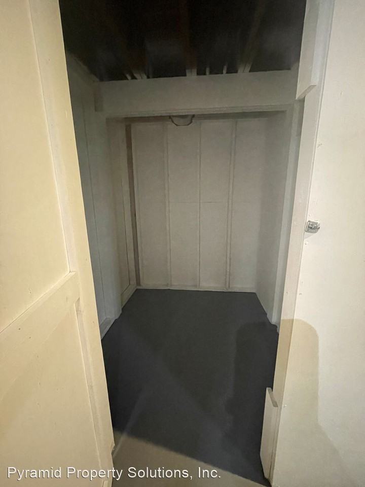 3015 30th St - Photo 2 of 2